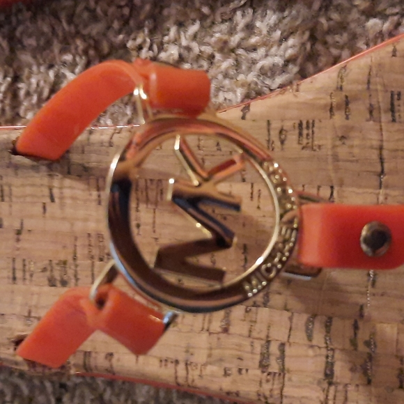 Meet your Posher, Erica - Picture 2 of 2